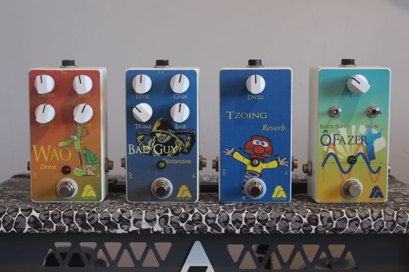 Pédales d'effet artisanales utilisant des PCB PedalPCB reverse engineered, modifiées pour meilleur son